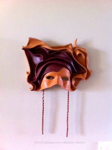 Handmade leather mask from NidArt